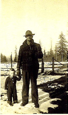 Ernest with his Dad beihind their house in Coosbay